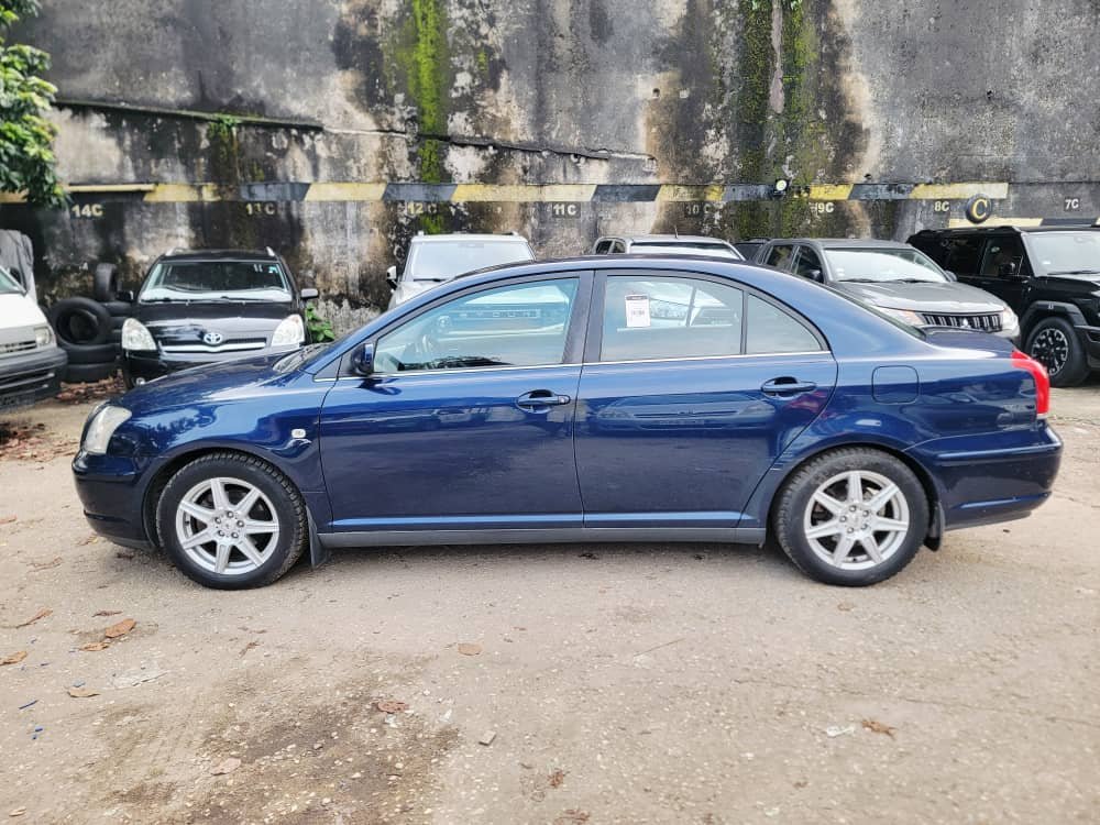 2005 Toyota Avensis - Image 1