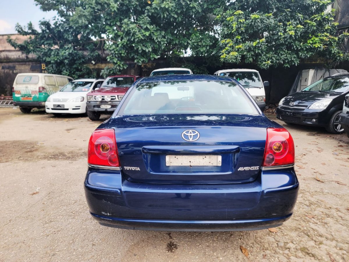 2005 Toyota  Avensis thumbnail 12