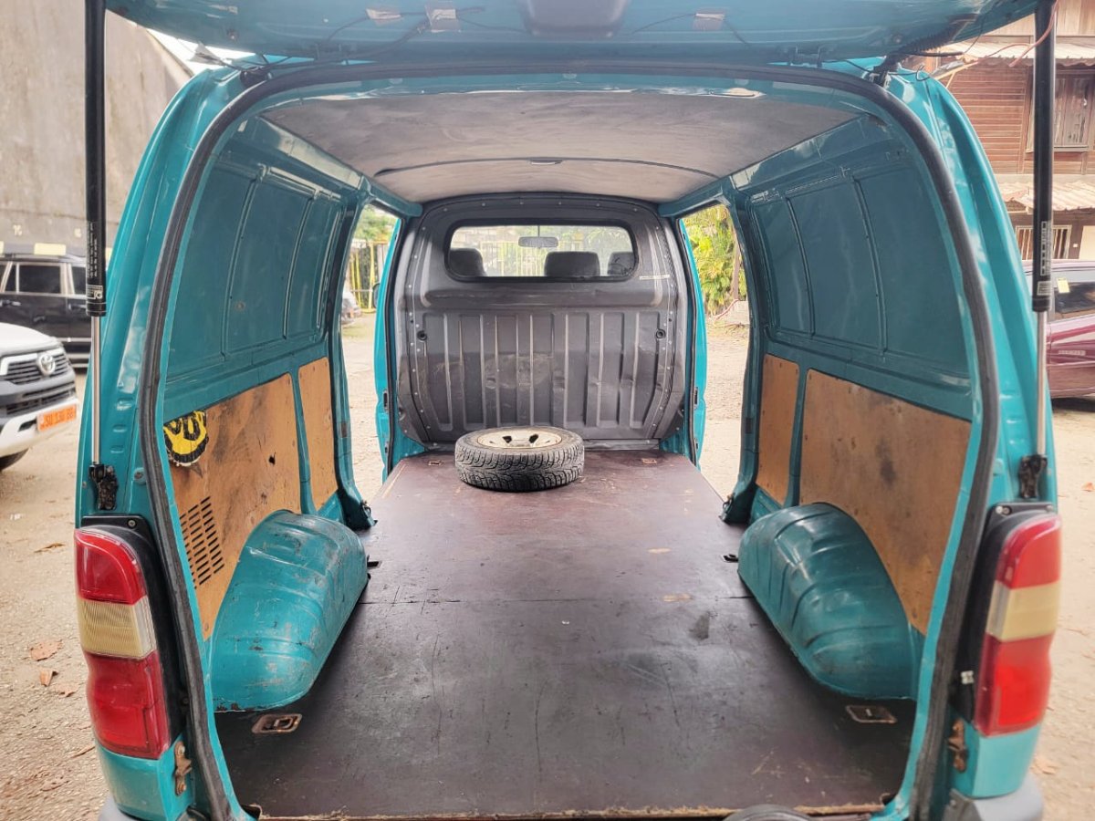 2001 Toyota Hiace Fourgon 4WD thumbnail 5