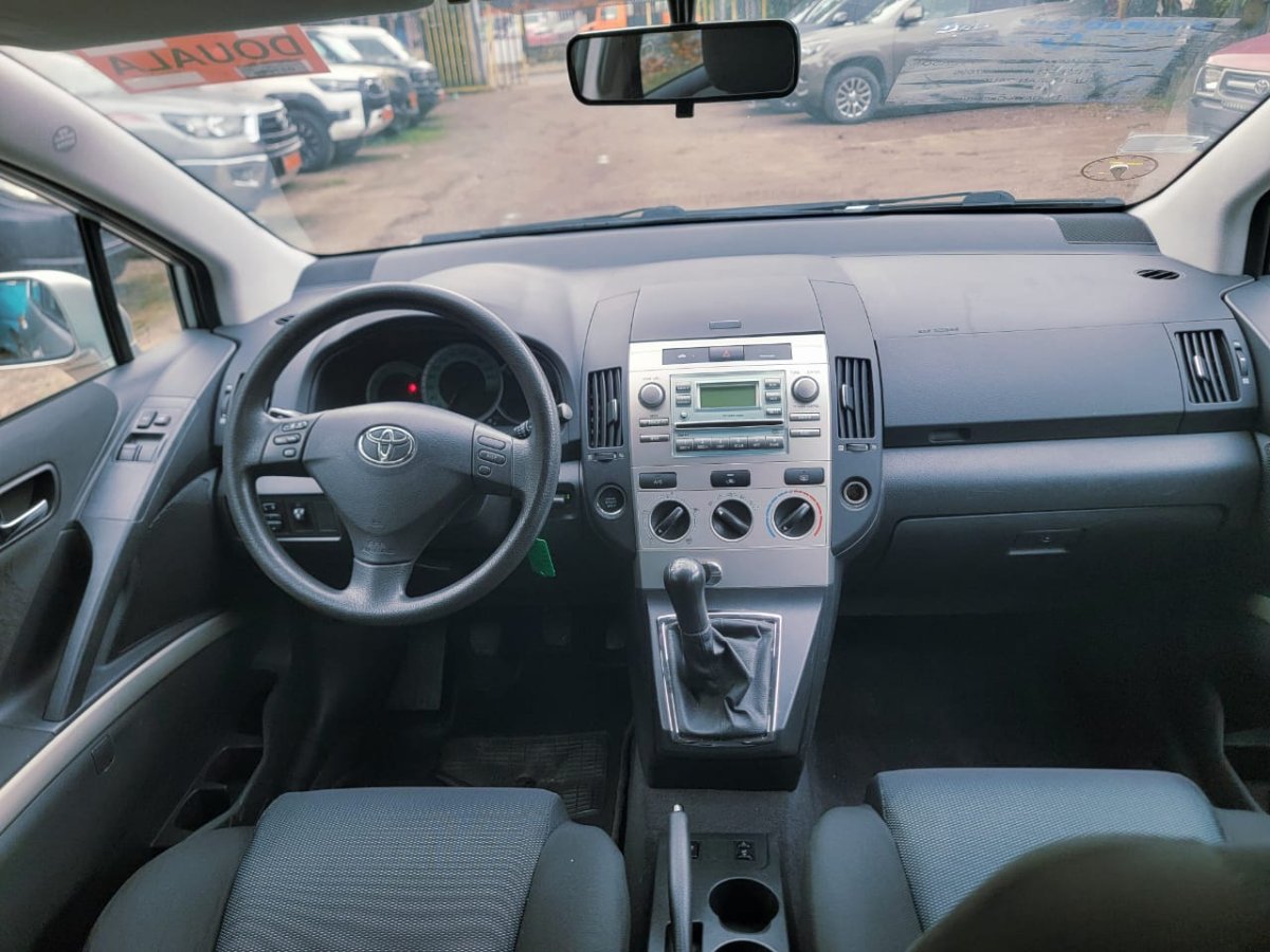 2006 Toyota Corolla Verso thumbnail 2