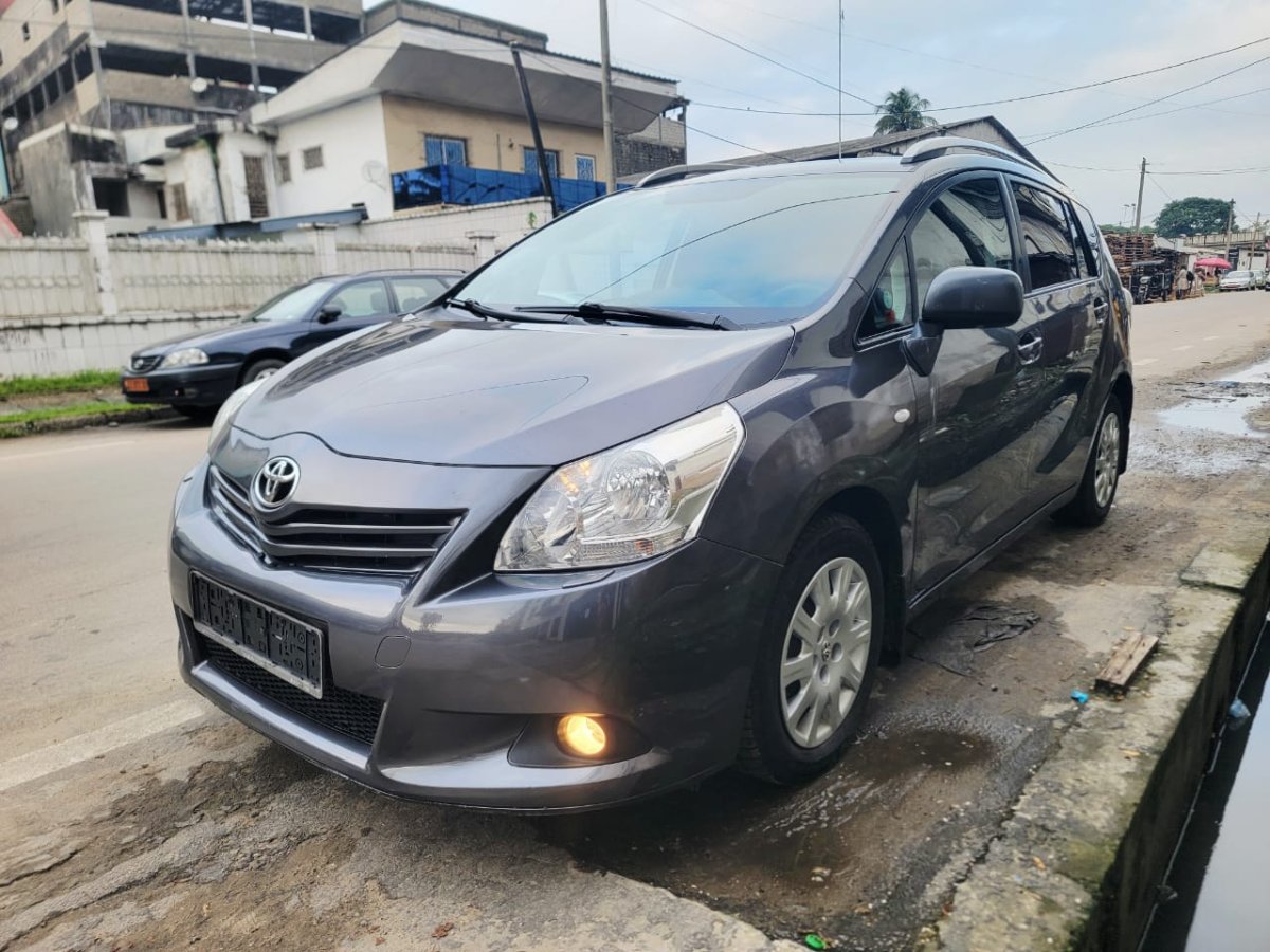 2011 Toyota  corrolla verso thumbnail 7