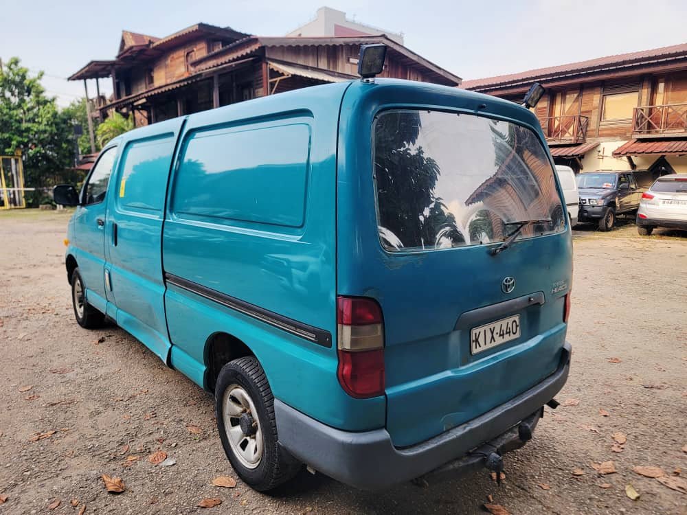 2001 Toyota Hiace Fourgon 4WD thumbnail 3