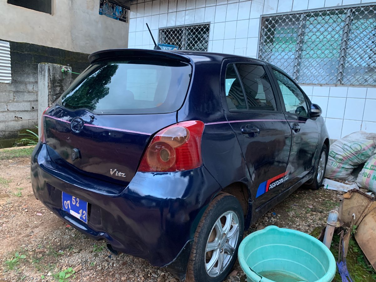 2010 Toyota Vits  thumbnail 2