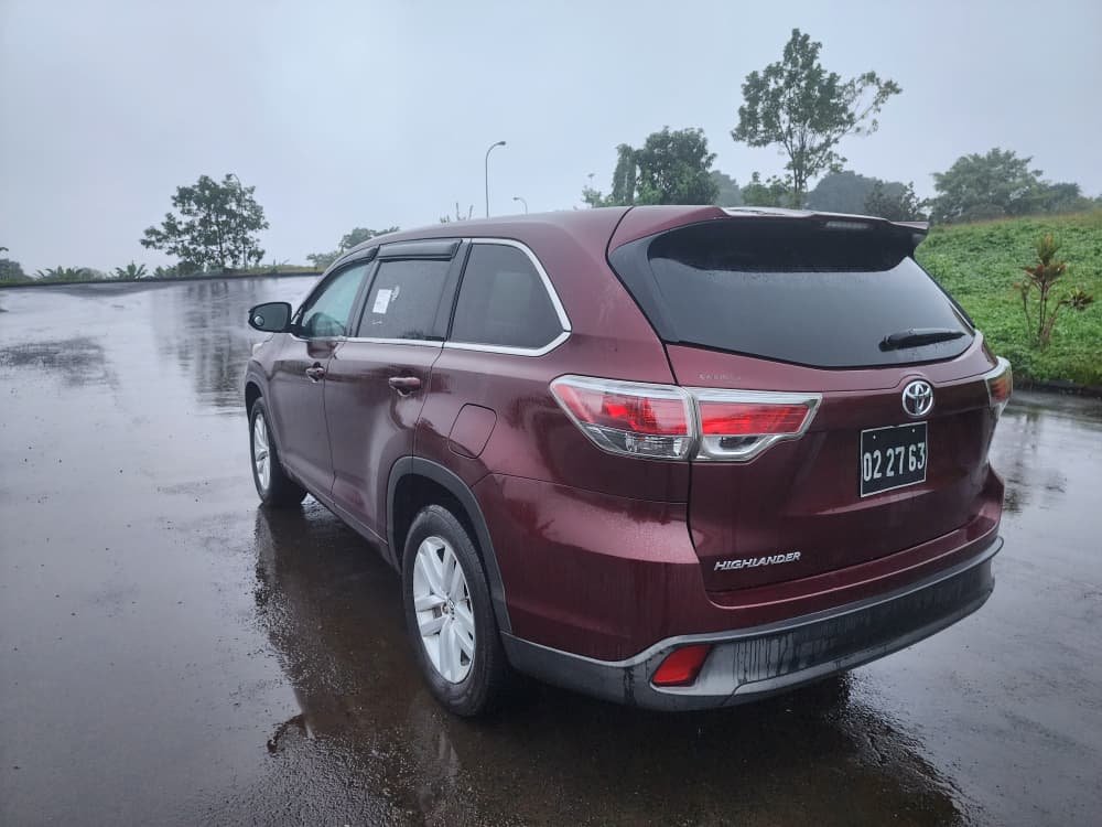 2016 Toyota Highlander thumbnail 3