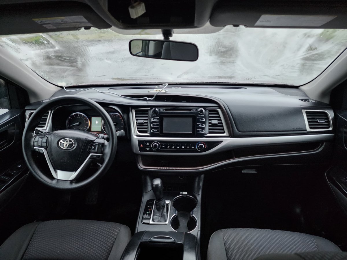 2016 Toyota Highlander thumbnail 9