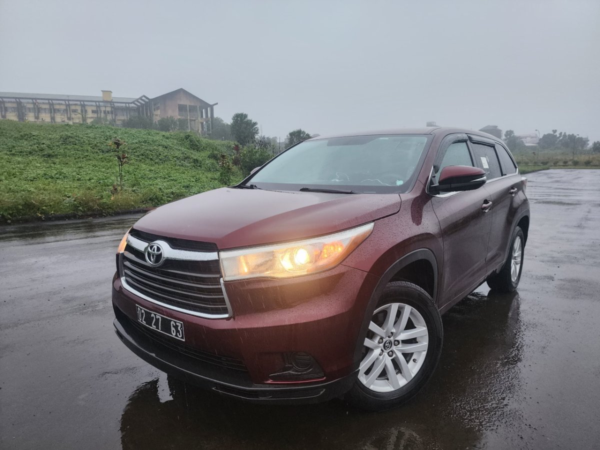 2016 Toyota Highlander thumbnail 2