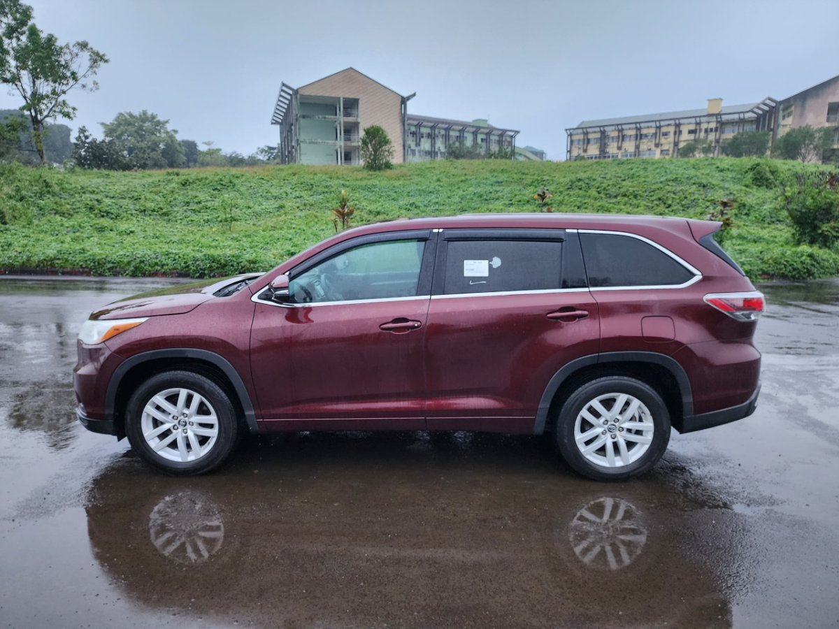 2016 Toyota Highlander - Image 1