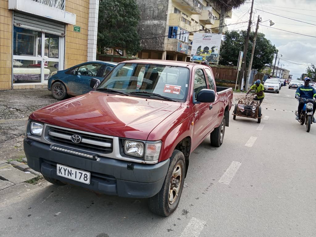 2026 Toyota  Hilux 4X4 thumbnail 6