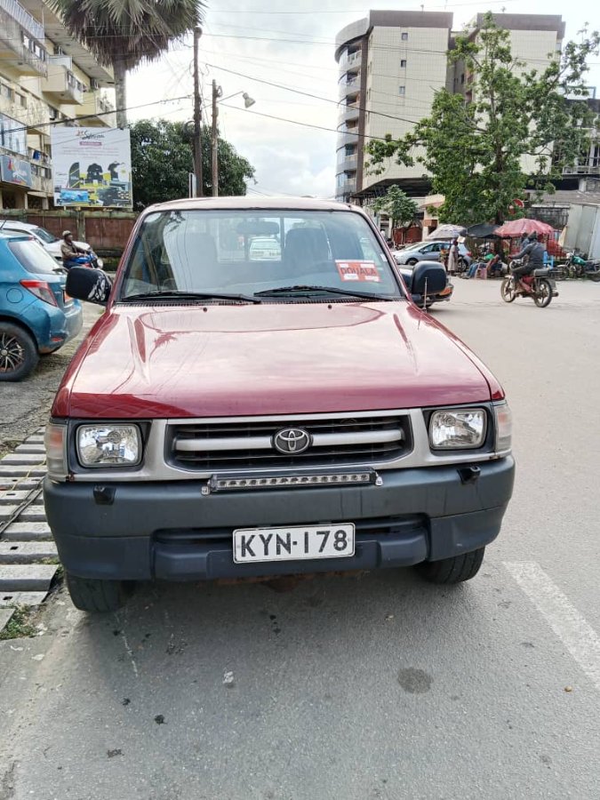 2026 Toyota  Hilux 4X4 thumbnail 3