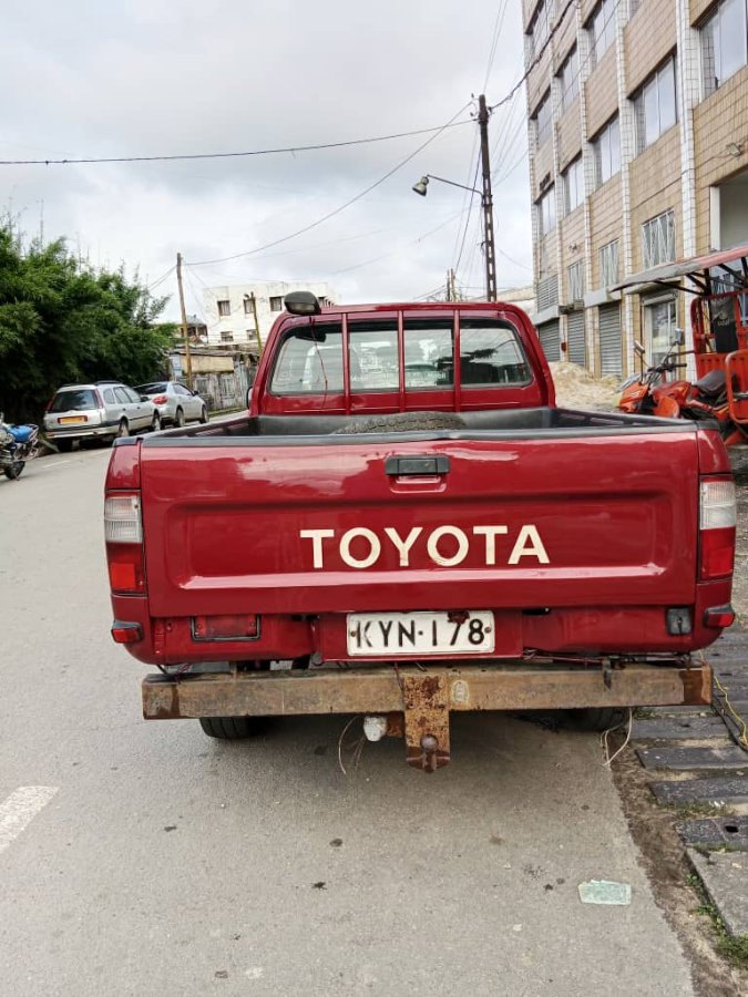 2026 Toyota  Hilux 4X4 thumbnail 4