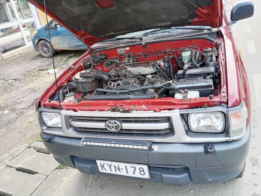 2026 Toyota  Hilux 4X4 thumbnail 5